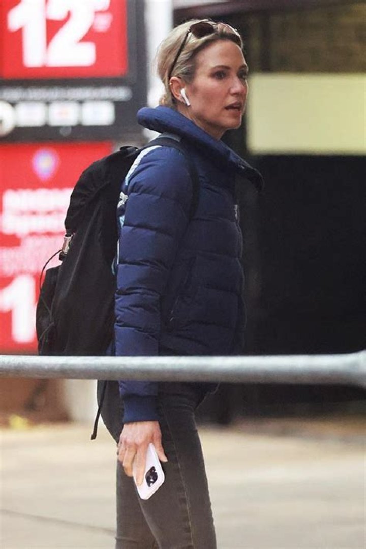 Amy Robach Leaves T.J. Holmes’ Apartment After Wife Breaks Silence – Hollywood Life