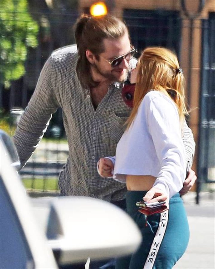 Ariel Winter & Luke Benward — Pics