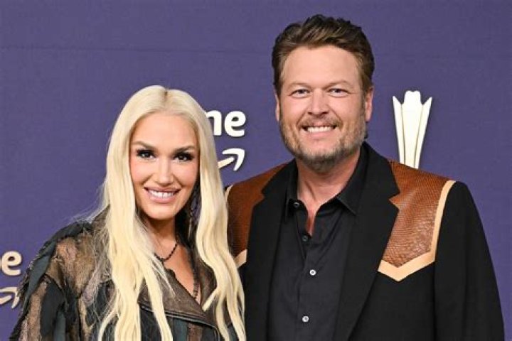 Blake Shelton & Gwen Stefani Enjoy Date Night At NFL Game: Photos – Hollywood Life
