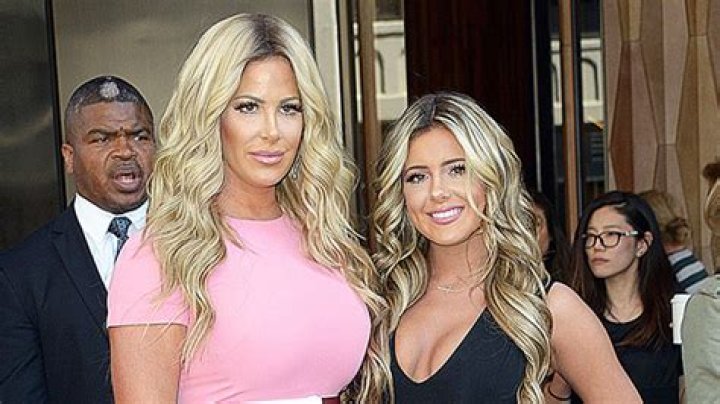 Kim Zolciak’s’ Hot Mom’ Pic Shows Off Her Tiny Waist – Hollywood Life