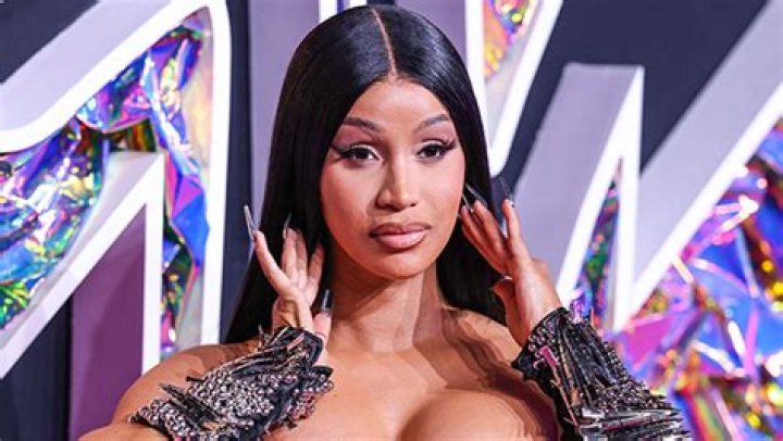 Cardi B Slams Fan Over Gym Video After Getting Plastic Surgery – Hollywood Life