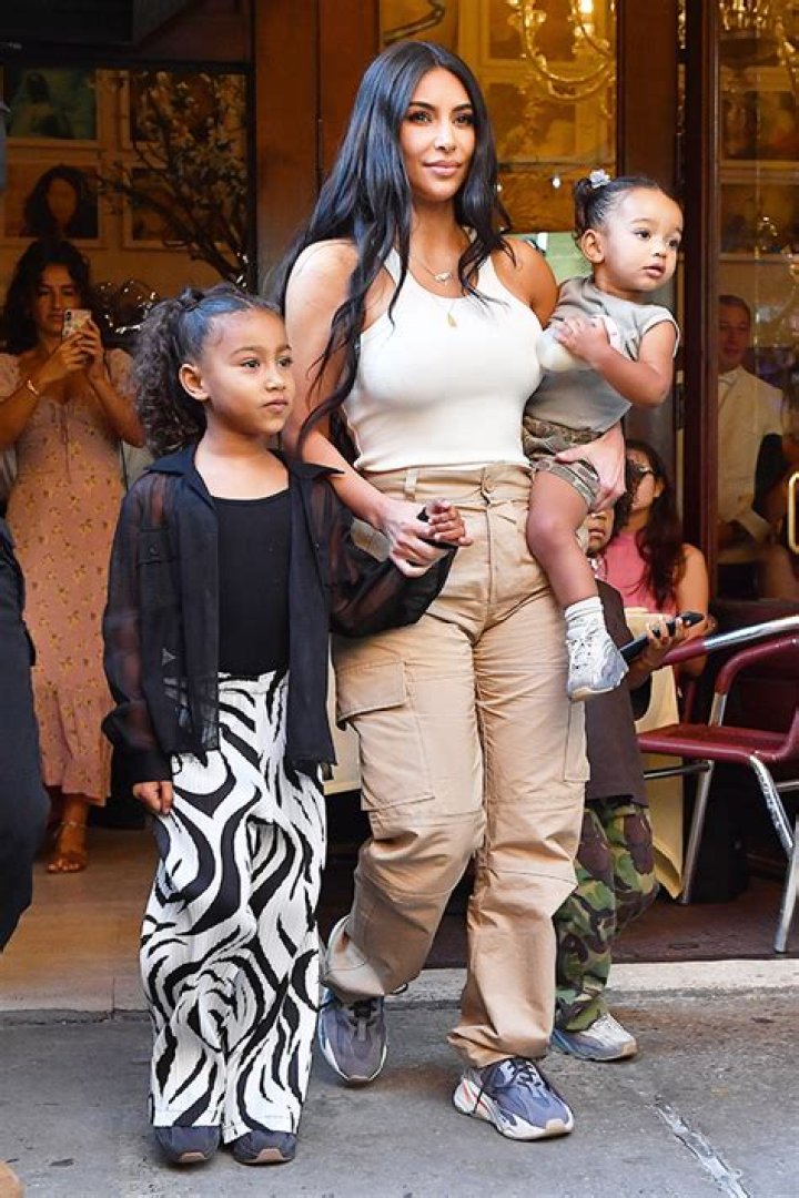 Chicago West Says Kim Kardashian ‘Doesn’t Cook’ In Mother’s Day Card – Hollywood Life