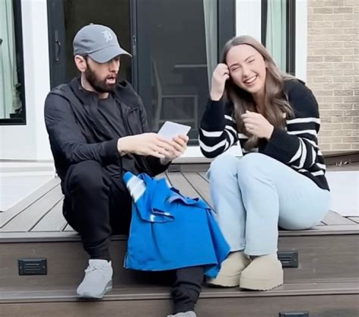 Eminem’s Daughter Hailie Jade Rocks Crop Top & Leggings For Hilarious TikTok — Watch