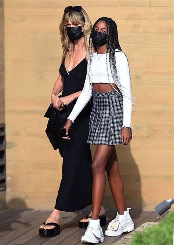 Heidi Klum Rocks Black Dress On Outing With Tom Kaulitz & Kids – Hollywood Life