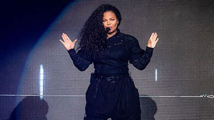 ‘Feedback’ Rehearsal Video – Hollywood Life