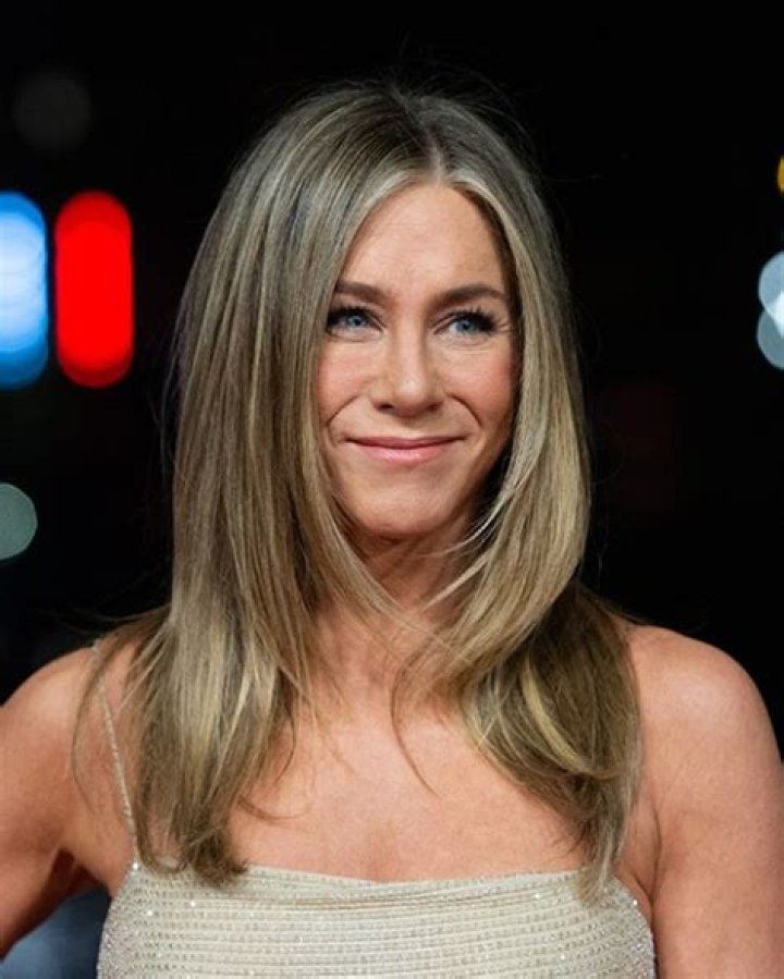 Jennifer Aniston Mocks Adam Sandler’s Look At Murder Mystery Premiere – Hollywood Life