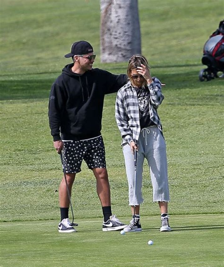 Jessica Alba & Cash Warren Hit The Golf Course With Kids Honor, 13, Haven, 10, & Hayes, 4 – Rare Photos