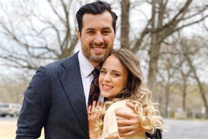 Jinger Duggar Shares Pic Of Daughter, 10 Mos., Standing & Fans Can’t Believe She’s Already Walking