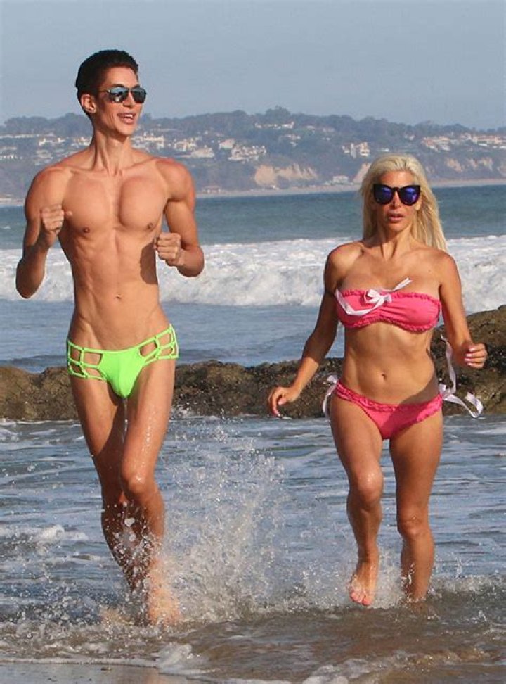 Justin Jedlica & Angelique Morgan Beach PDA Pics