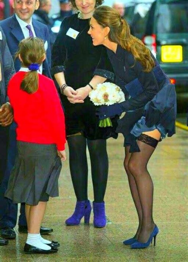 Are Her Pantyhose Practical Or A Fashion Faux Pas? – Hollywood Life