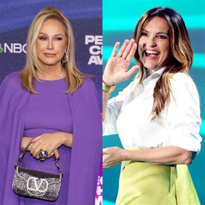 Kathy Hilton Puts On Lipstick Behind Mariska Hargitay At PCAs – Hollywood Life