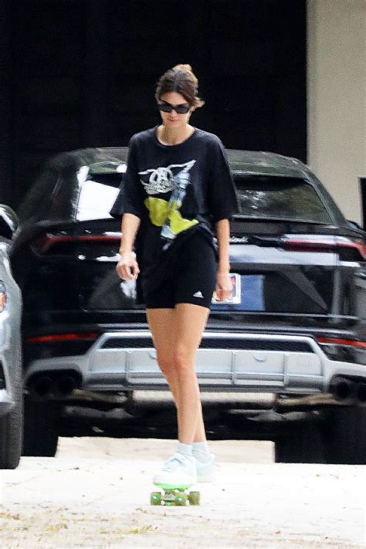 Kendall Jenner Shows Off Her Skateboard Skills In Spandex Shorts While Getting Fresh Air Amidst Lockdown