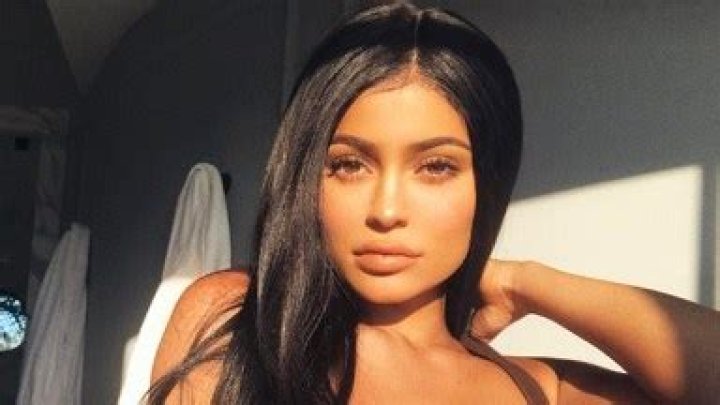 Kylie Jenner’s Tips: How To Take The Perfect Selfie (& Make Your Lips Look Bigger)
