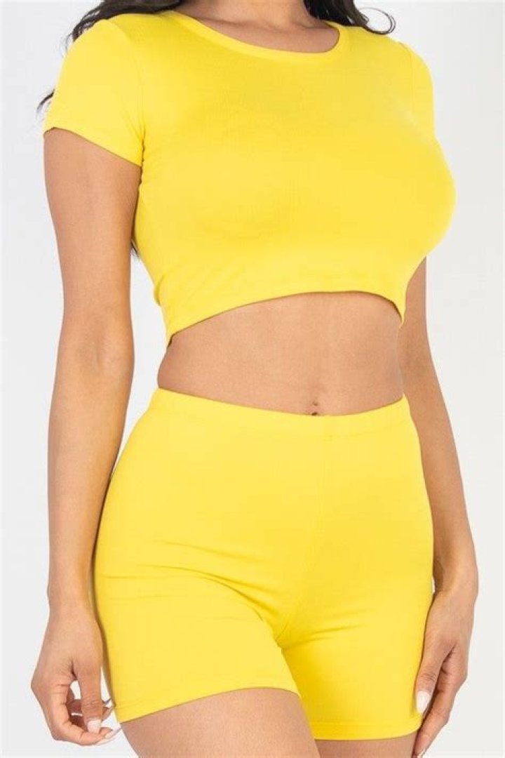 Megan Thee Stallion’s Yellow Crop Top & Biker Shorts in Sexy Gym Video – Hollywood Life