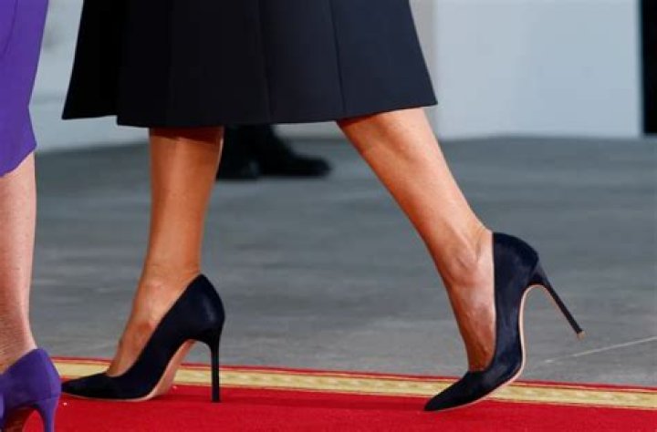 Rocks $700 Manolo Blahniks For ‘Be Best’ Tour – Hollywood Life