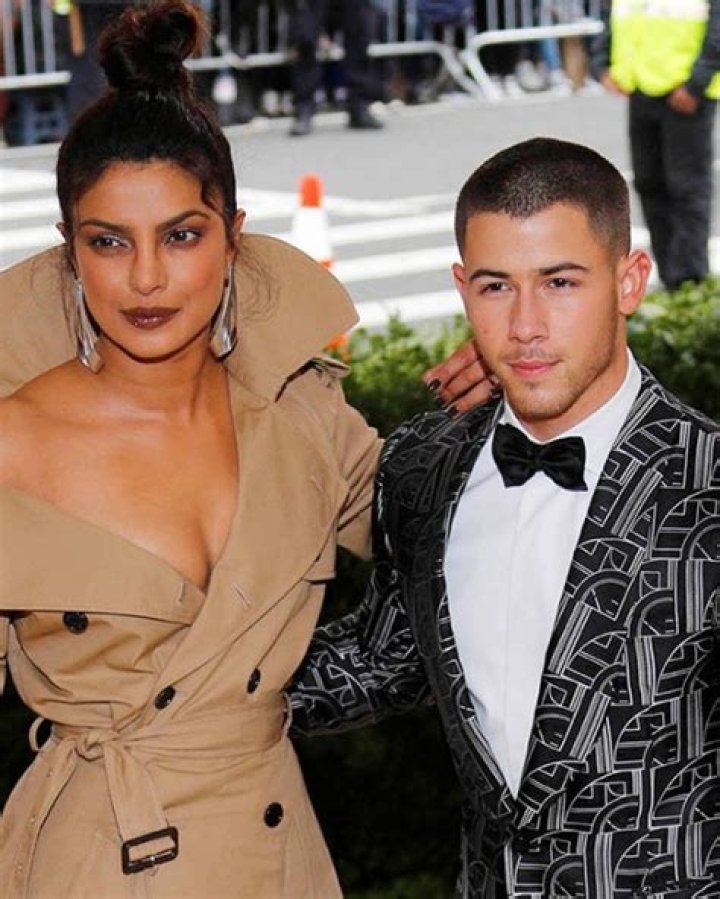 Priyanka Chopra Explains ‘Jonas’ Name Change – Hollywood Life