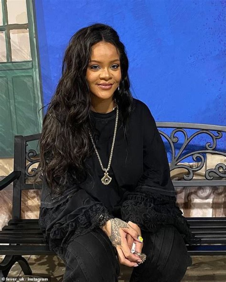 Rihanna Makes Surprise Appearance At London Art Gallery 2 Months After Giving Birth
