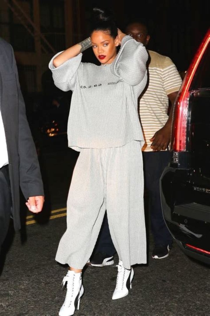 Rihanna Rocked Sweatpants & Heels For A Night On The Town — Photos – Hollywood Life