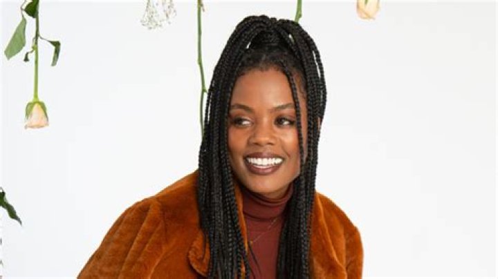 ‘Sistas’ Novi Brown Talks Playing Sabrina Hollins & More – Hollywood Life