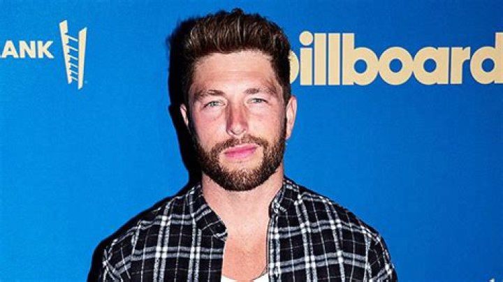 Who Is Chris Lane? Five Facts On The Country Singer – Hollywood Life